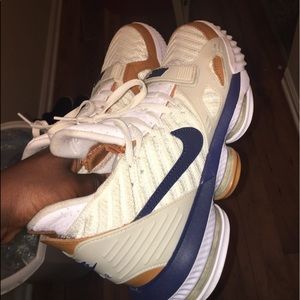 Nike basketball / fashion shoes...  SIZE 9